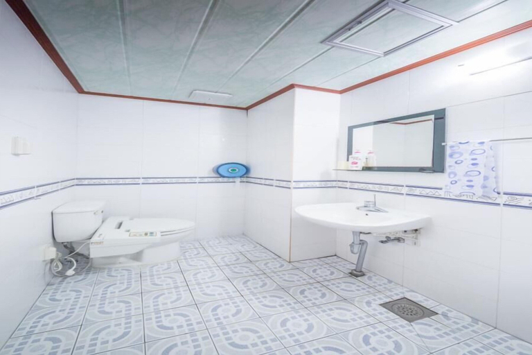 Bathroom, Seogwipo Jejuhae-anhyuyang Pension, Seogwipo