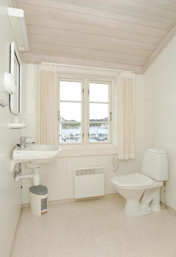 Bathroom 3, Hotel Lyngørporten, Tvedestrand