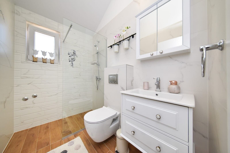 Bathroom 3, Beachfront Sun Garden Villas, Privlaka