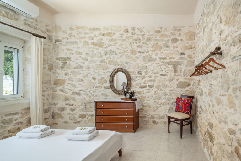 Bathroom, Zeus Traditional House, Crete