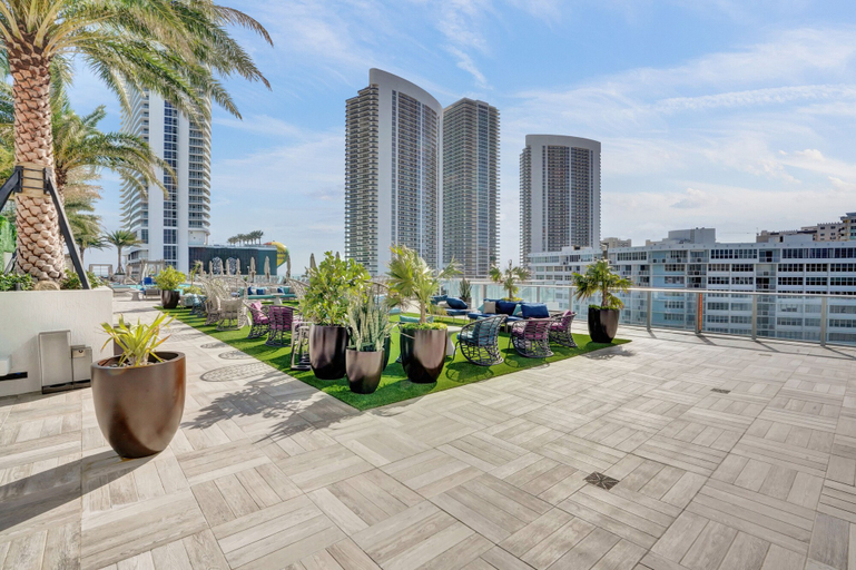 Food & Drinks, Amazing Apartments at H Beach House, Broward