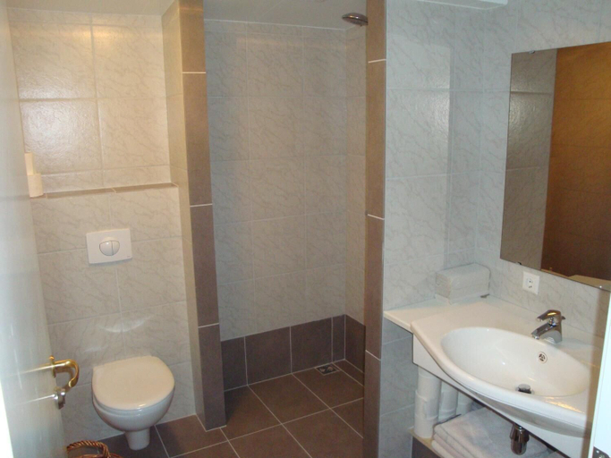 Bathroom, Guesthouse Klettur, Þórshafnarhreppur