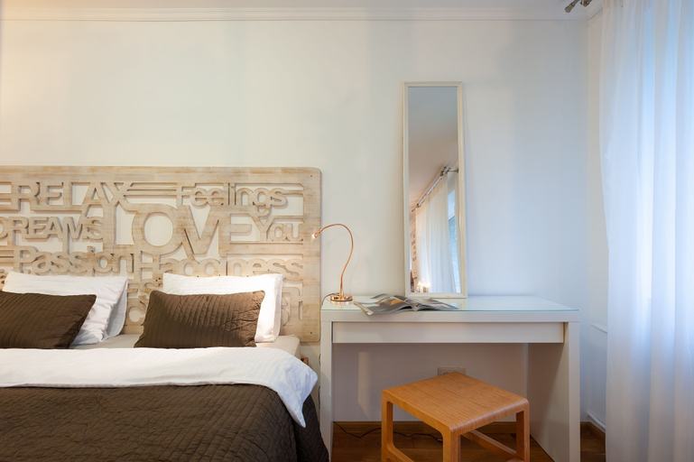 Bedroom 3, MalinaApt Sophisticated red, Pechers'kyi