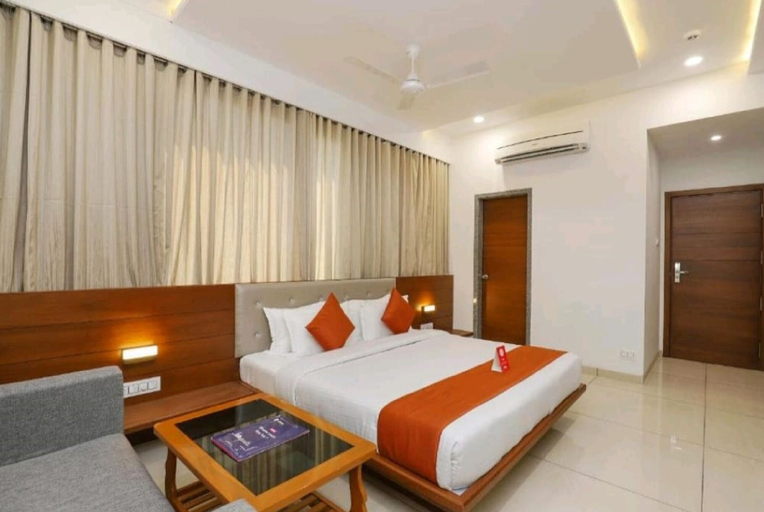 Bedroom 1, HOTEL SR, Vadodara