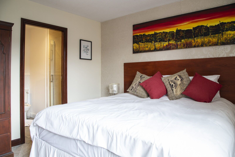 Bedroom 2, The Cheshire Cheese Inn, Derbyshire