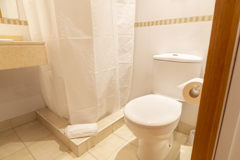 Bathroom 2, Charcas 2 by Be Local Argentina, Distrito Federal
