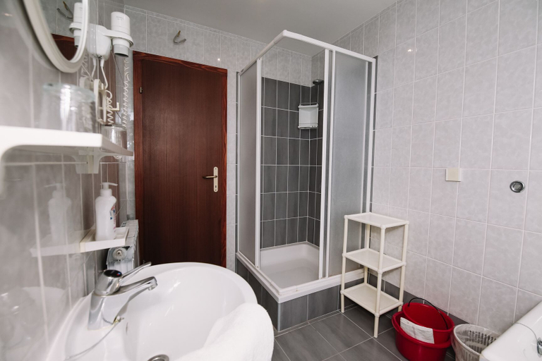 Bathroom 3, Apartments & Rooms Peranic, Novalja