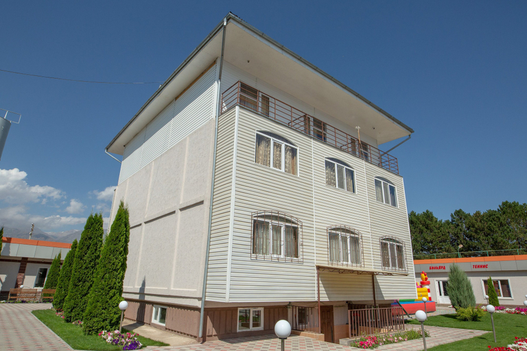 Exterior & Views