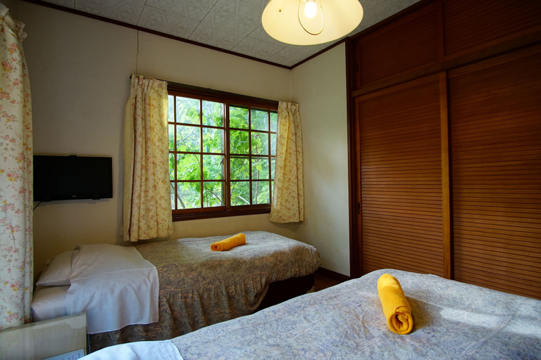 Bedroom 2, share&guesthouse HAKUBA SHARE - Hostel, Hakuba