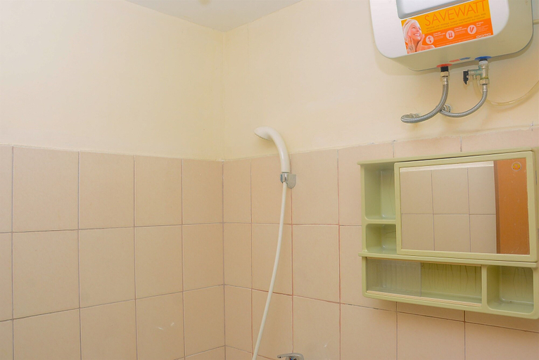 Bathroom 3, Cozy With Good Location Studio At Tifolia Apartment By Travelio, Jakarta Timur