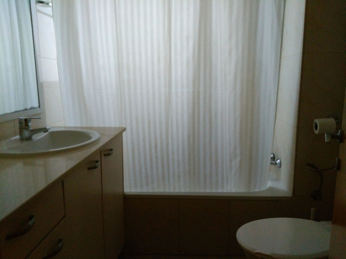 Bathroom 4, Okeanos ba Marina by Sophie