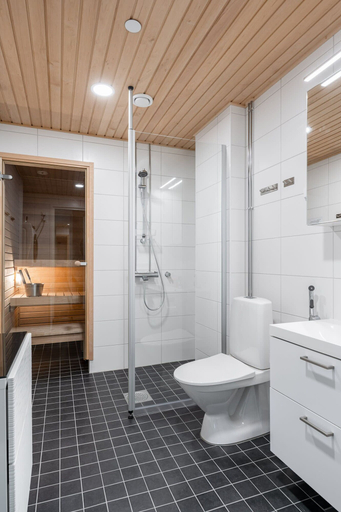 Bathroom 4, Stunning Views 2BR Apt with Sauna & Best Location, Pirkanmaa