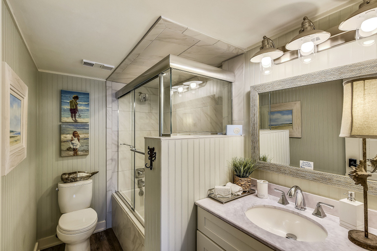 Bathroom 3, Pinnacle Port by Book That Condo, Bay