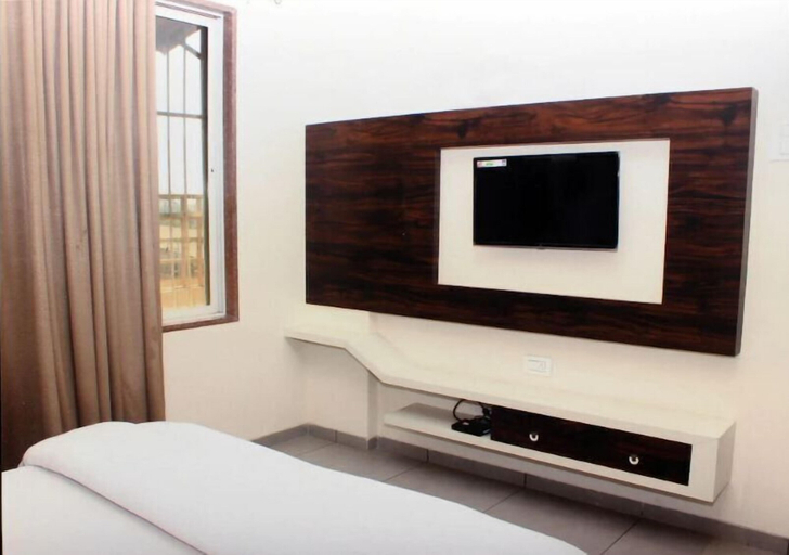 Bedroom 2, Hotel Central Park, Thane