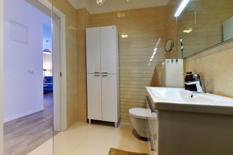 Bathroom 3, Q apartments, Murter