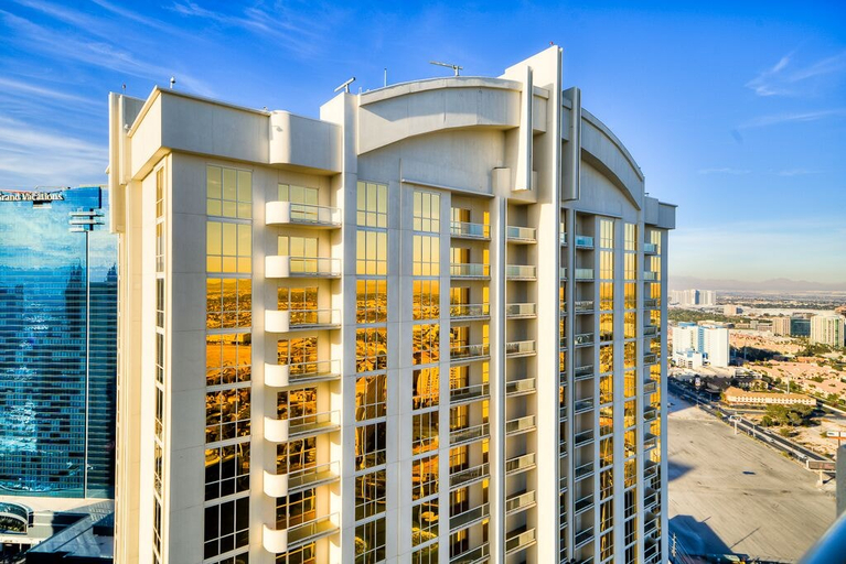 Exterior & Views 2, Jet Luxury Elite at The Signature, Clark