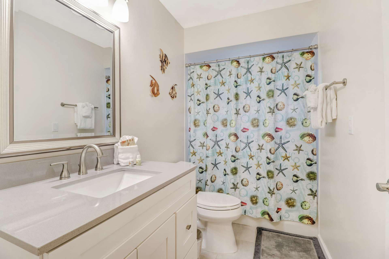 Bathroom 3, 124 SE 28th Ter, Lee