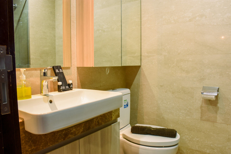 Bathroom 2, Strategic and Minimalist Studio at Menteng Park Apartment, Jakarta Pusat