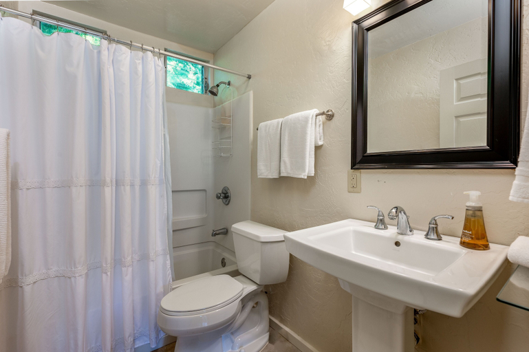 Bathroom 3, Hale Naninoa 5 Bedroom Home by RedAwning, Kauai