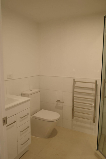 Bathroom 3, Modern, Cosy Studio Apartment Auckland Central, Waitakere