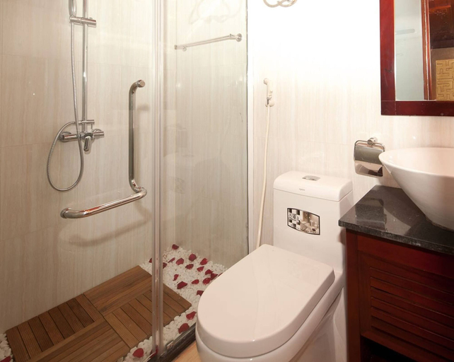 Bathroom 3, Halong Bay Deluxe Cruise Bungalow on Island, Hạ Long