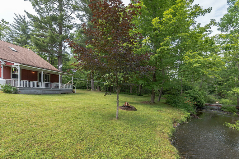 Exterior & Views 2, Two Brooks Lodge, Bennington