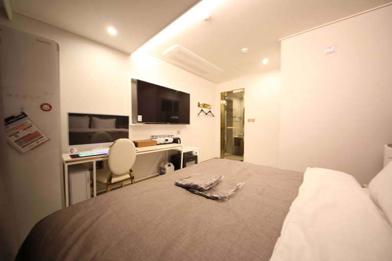 Bedroom 3, Hotel 1954, Sasang