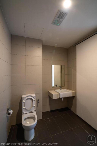 Bathroom 3, Arte S Penang by Cozynest, Penang Island