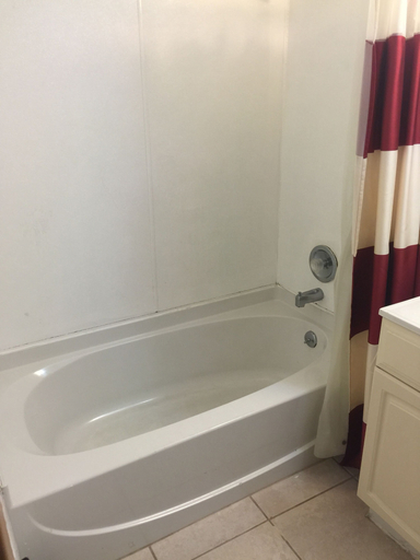 Bathroom 4, Cloud 9 Inn, Ocean