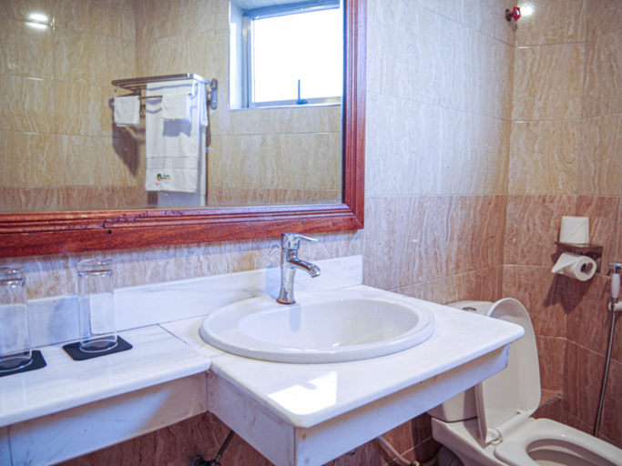Bathroom 4, PORI CITY HOTEL, Langata