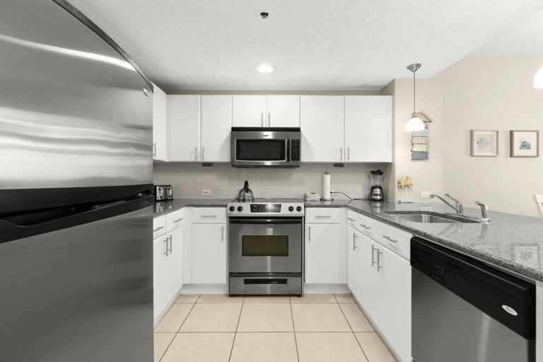 Others 5, Grand Panama Tower 1 Unit 407, Bay