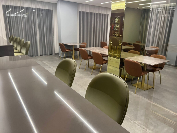 Food & Drinks 4, Via Verde hotel, El Metn