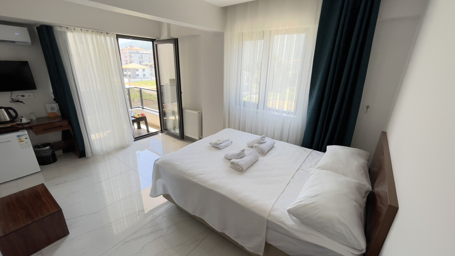 Bedroom 3, The Lavington Hotel, Çınarcık