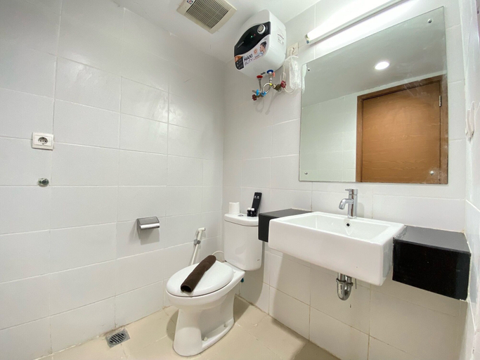 Bathroom 4, Cozy Studio Apartment At Beverly Dago, Bandung