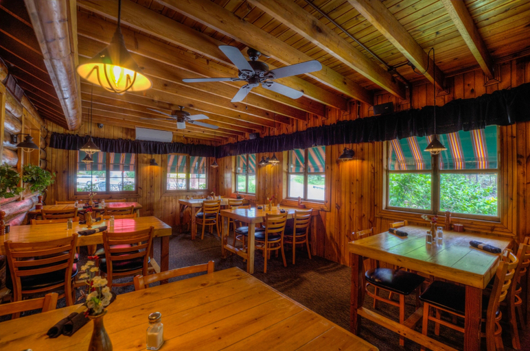 Food & Drinks 4, Powder House Lodge, Pennington