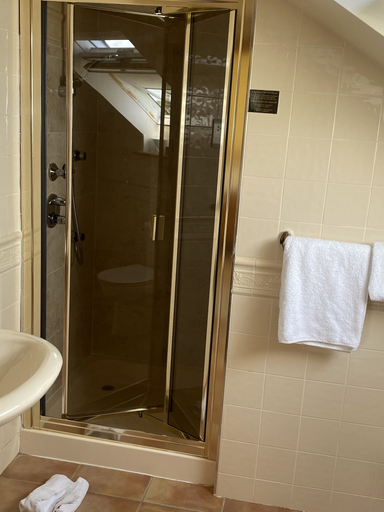 Bathroom 3, Atlantic Lodge