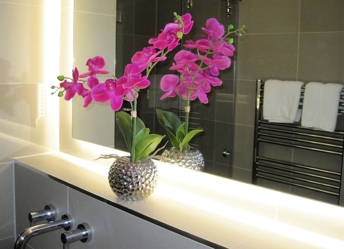 Bathroom 4, No.8 Waterloo Apartments, Birmingham