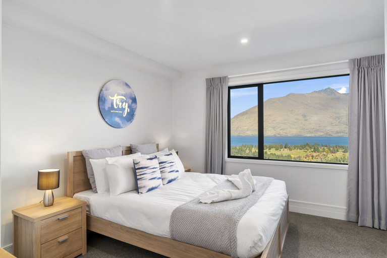 Bedroom 2, ALPINE LOFT WITH JAW-DROPPING VIEW, Queenstown-Lakes