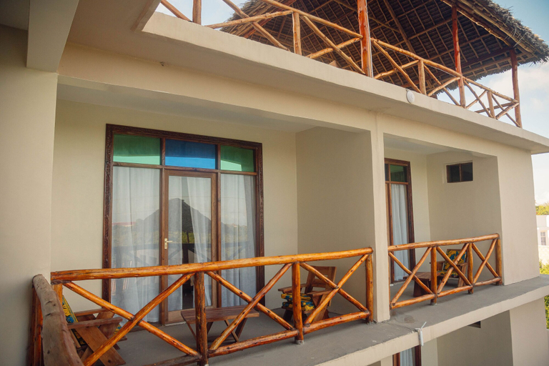 Exterior & Views 2, Ocean Breeze Hotel, Kaskazini 'A'