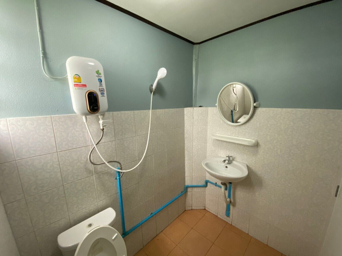 Bathroom 4, Pruksa View Homestay, Nam Nao
