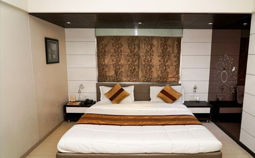 Bedroom 2, The Metro Park Hotel, Ahmadabad