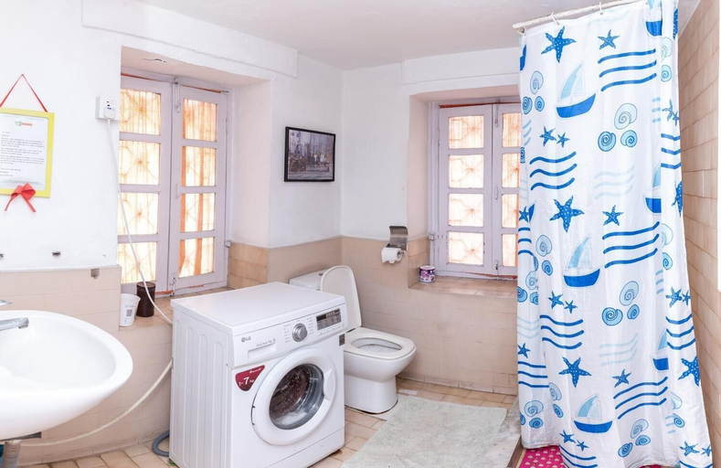 Bathroom 4, Queen Forest Homestay, Bagmati