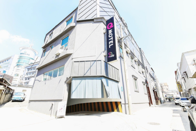 Exterior & Views 2, Happy Q Motel, Andong
