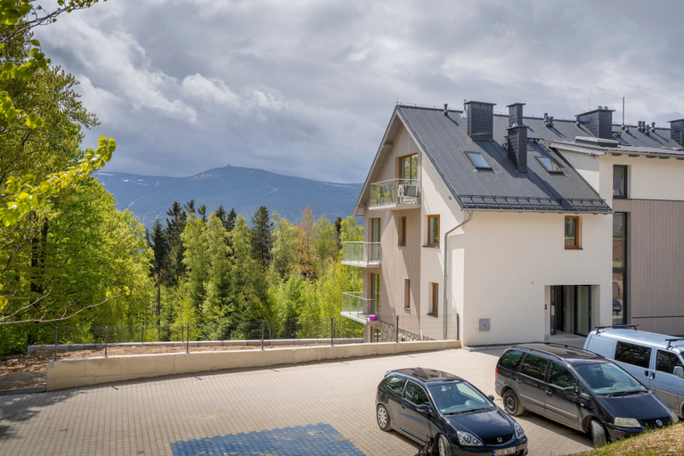 Exterior & Views 2, RentPlanet - Apartament Schroniskowa, Jelenia Góra