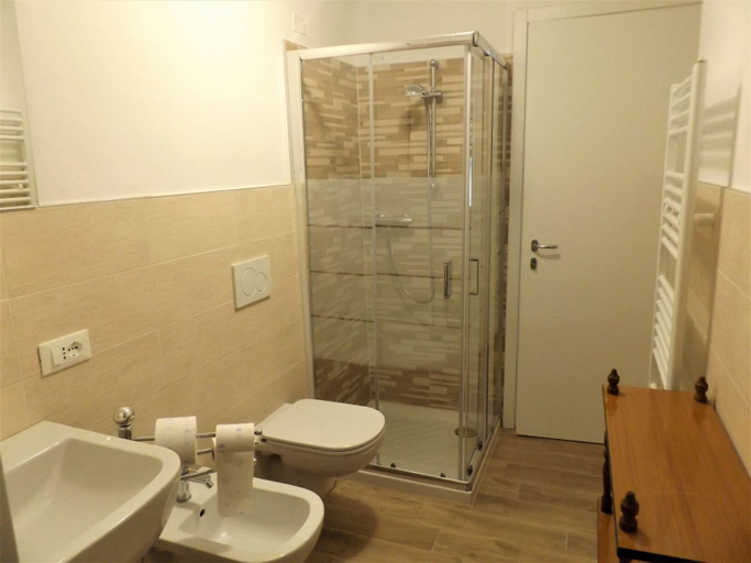 Bathroom 4, Villa Rubiana, Verona