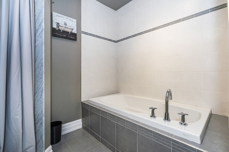 Bathroom 4, Annex Loft Suites, Toronto