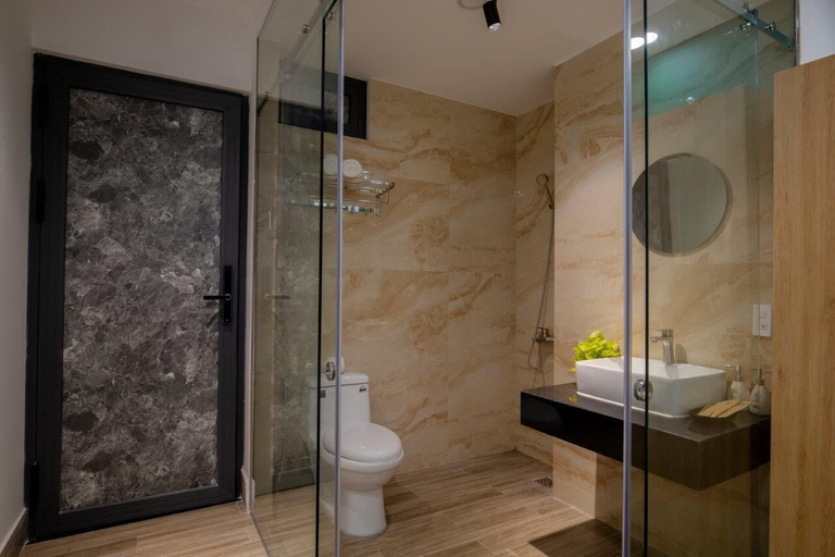 Bathroom 3, Lá Hotel Riverside, Ho Chi Minh City