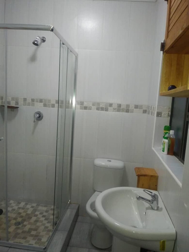 Bathroom, Lawu Le Ngwenya Guest House, Motjane