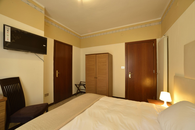 Bedroom 4, Hotel Diano Marina Mhotelsgroup, Imperia