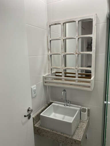 Bathroom 3, Akile Renault, São Paulo